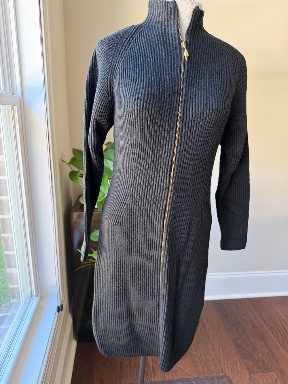 Anne Klein Black Ribbed Zip-Up Long-Sleeve Dress with Gold Zipper